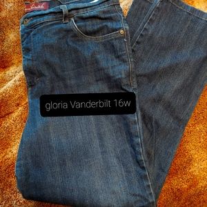 Gloria Vanderbilt jeans. Size listed in photo